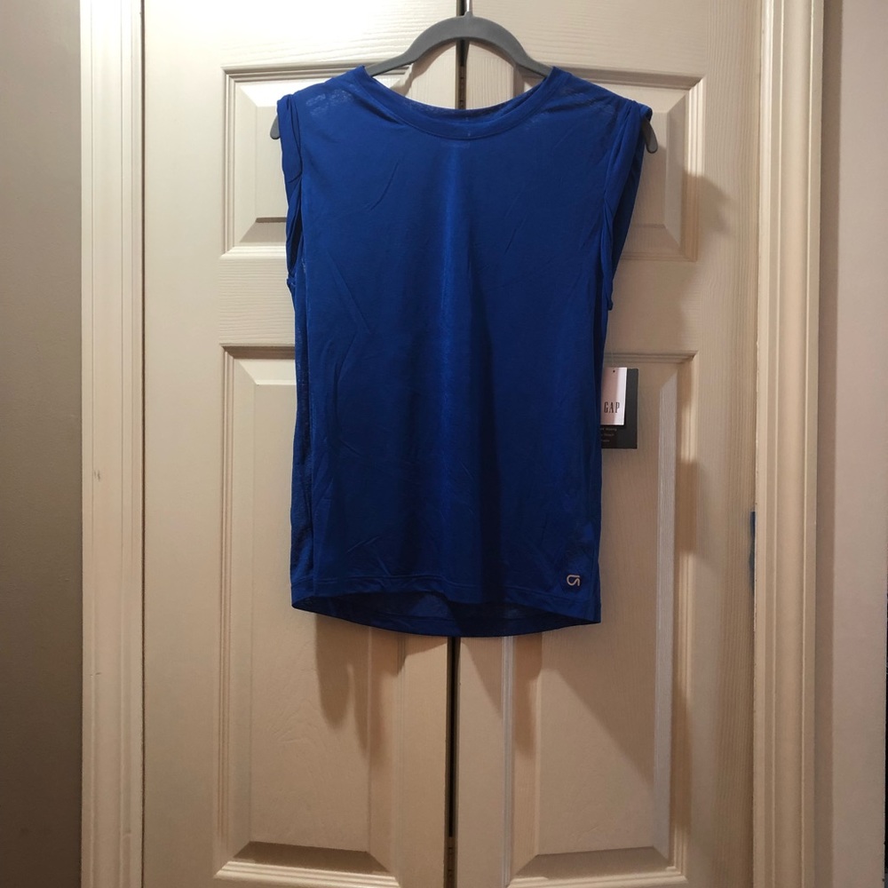 NWT Gap Fit Tissue weight muscle T-shirt